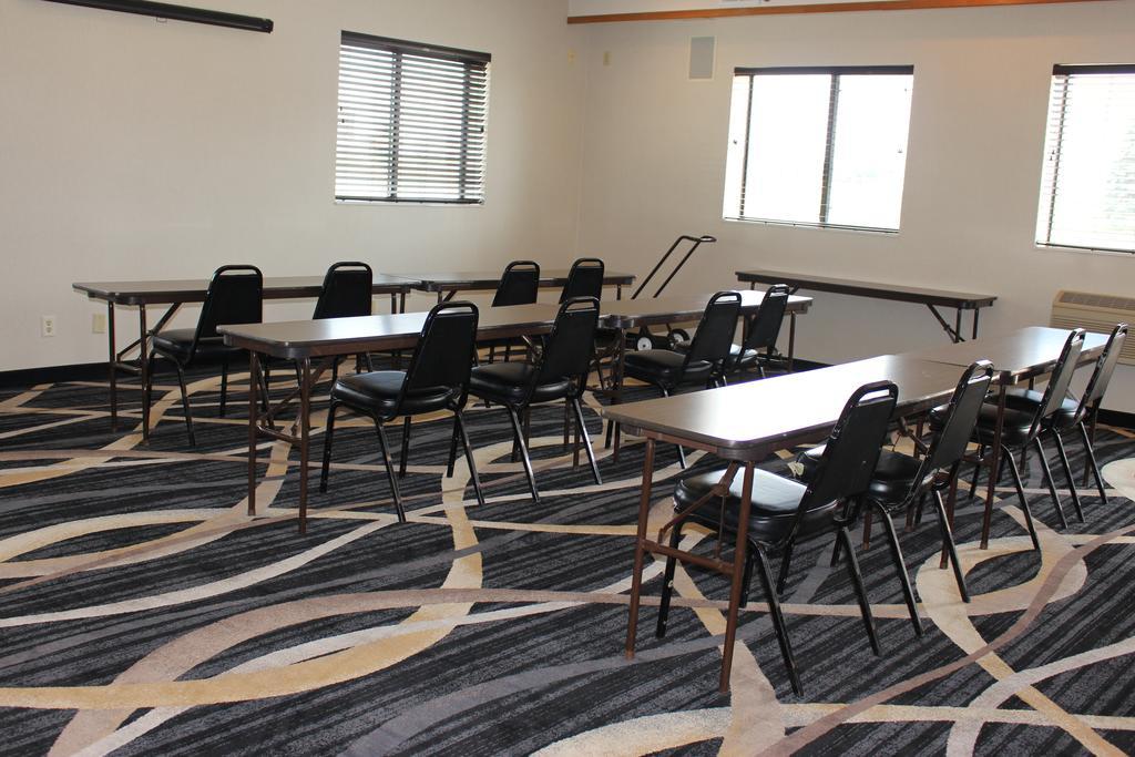 Days Inn By Wyndham Watertown Bagian luar foto