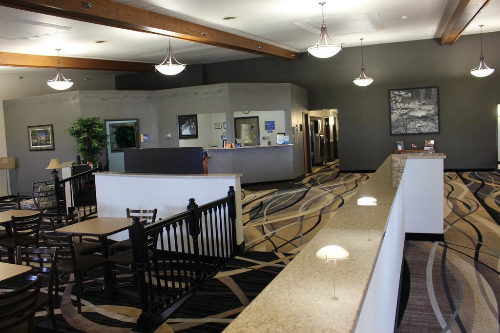 Days Inn By Wyndham Watertown Bagian luar foto