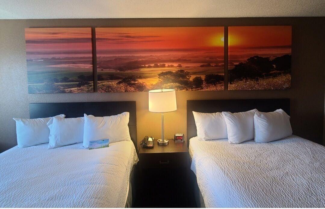 Days Inn By Wyndham Watertown Bagian luar foto