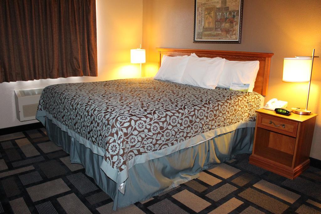 Days Inn By Wyndham Watertown Ruang foto