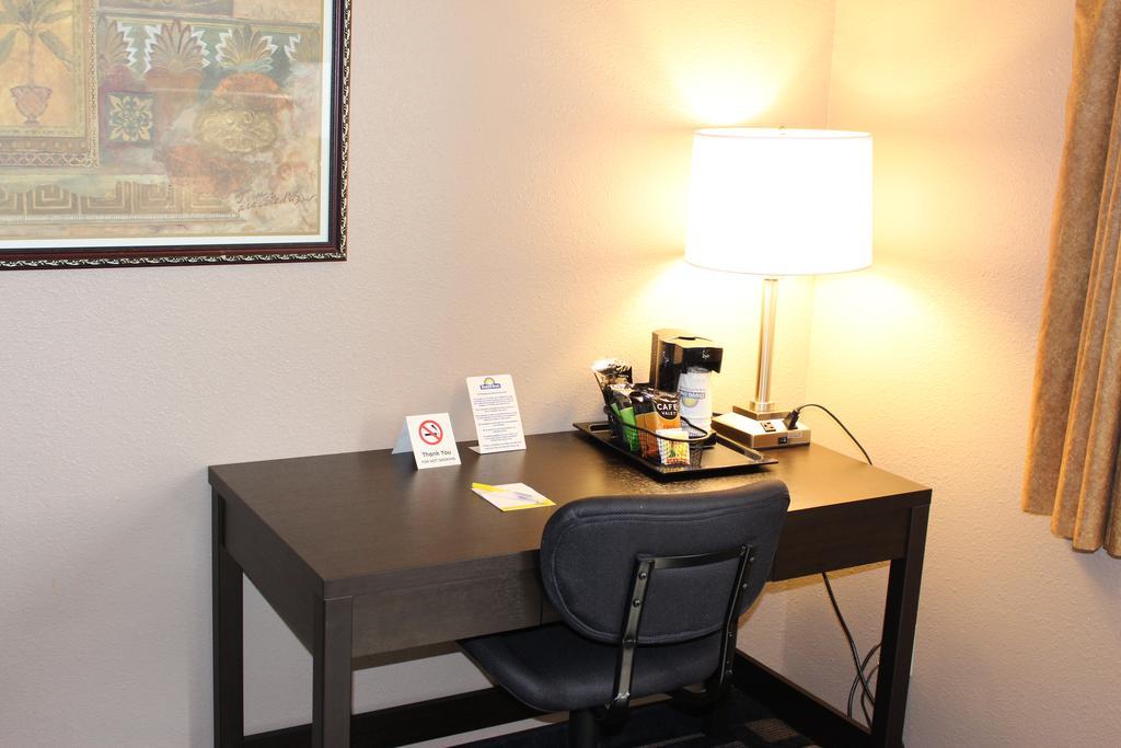 Days Inn By Wyndham Watertown Ruang foto