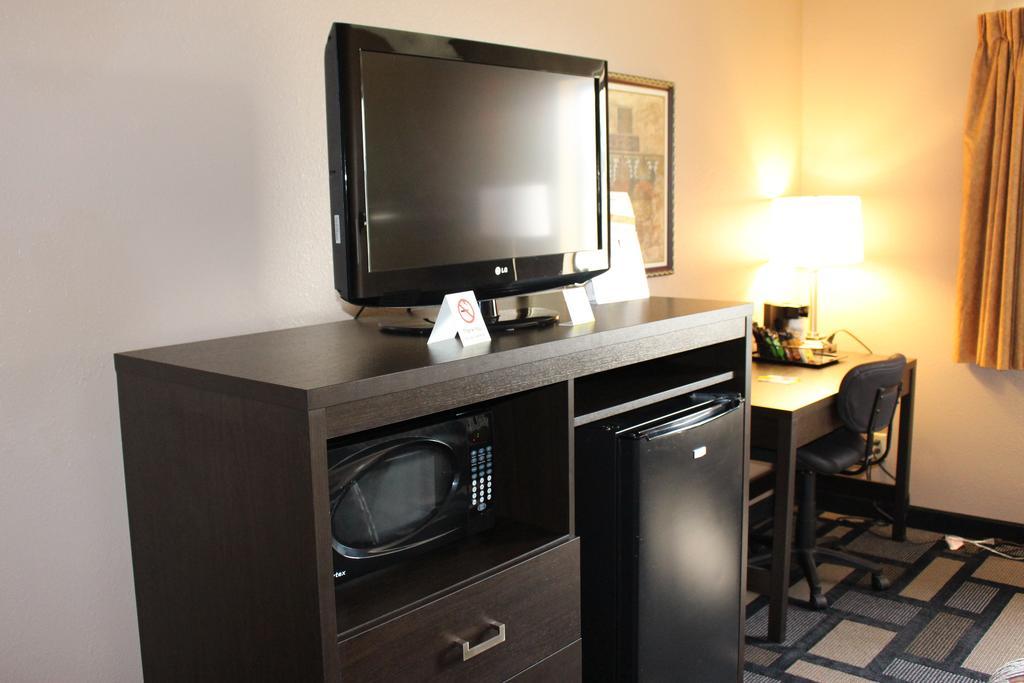 Days Inn By Wyndham Watertown Ruang foto