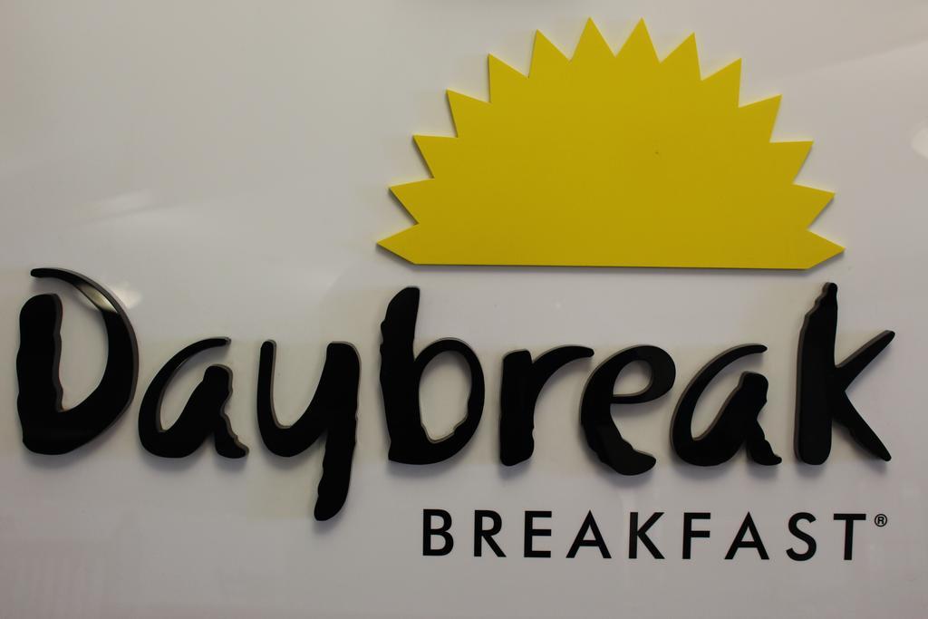 Days Inn By Wyndham Watertown Bagian luar foto
