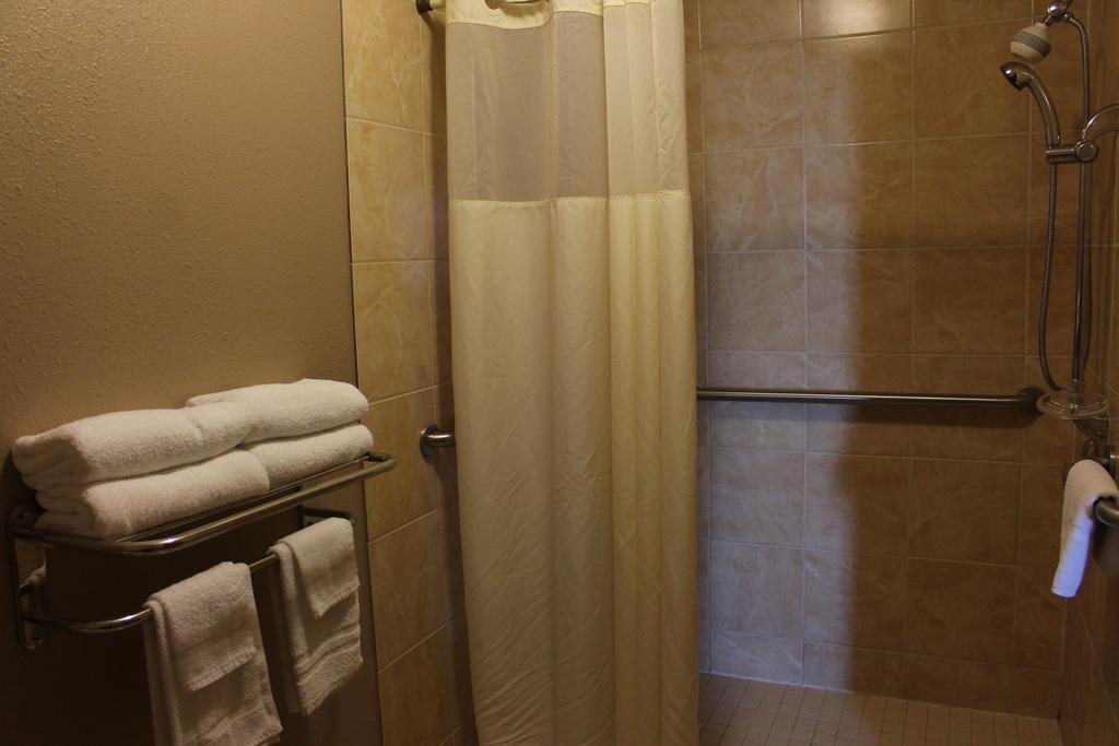 Days Inn By Wyndham Watertown Ruang foto