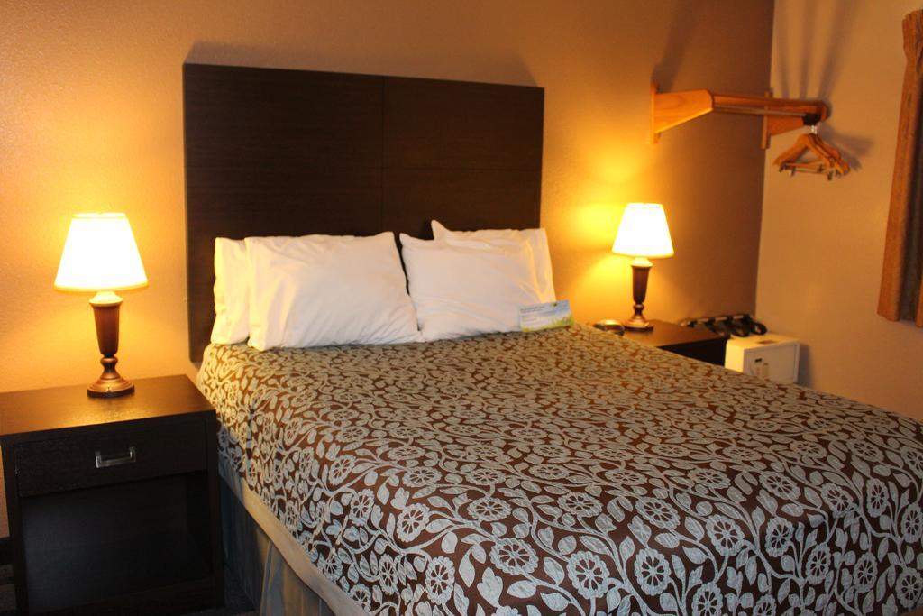 Days Inn By Wyndham Watertown Ruang foto
