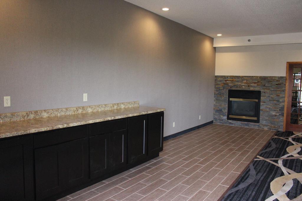 Days Inn By Wyndham Watertown Bagian luar foto