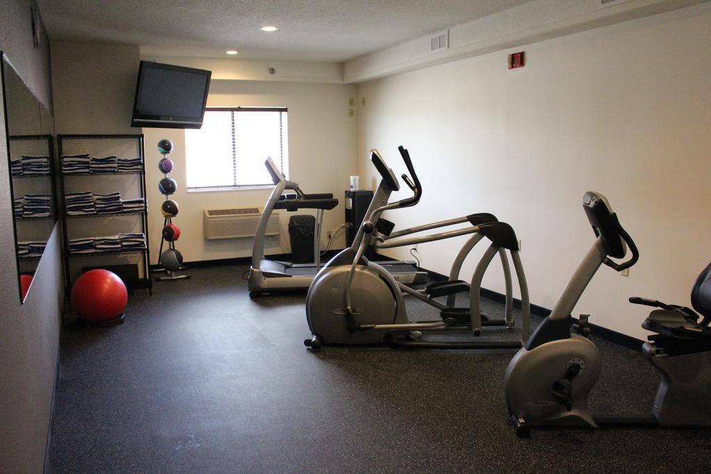 Days Inn By Wyndham Watertown Bagian luar foto