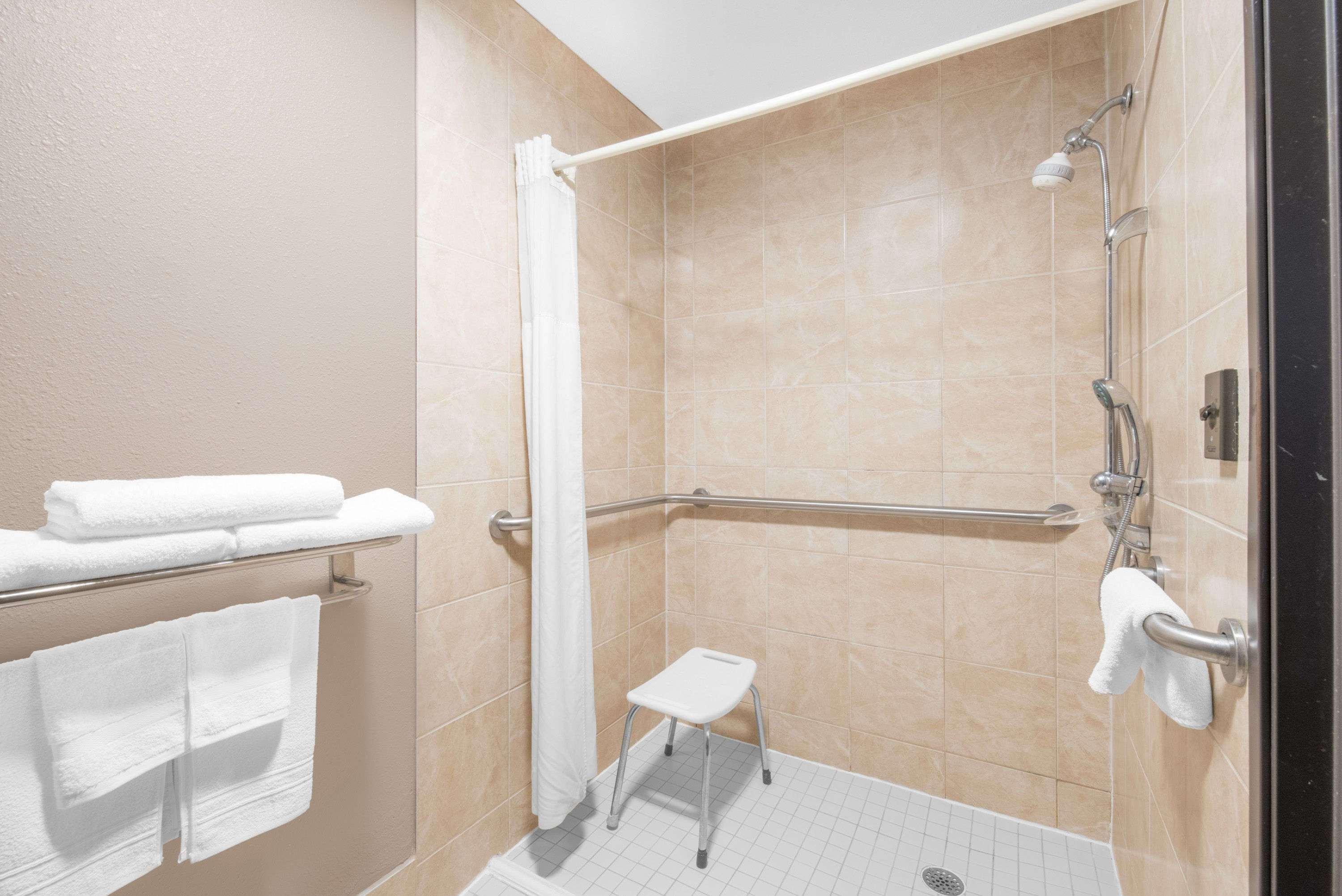 Days Inn By Wyndham Watertown Bagian luar foto
