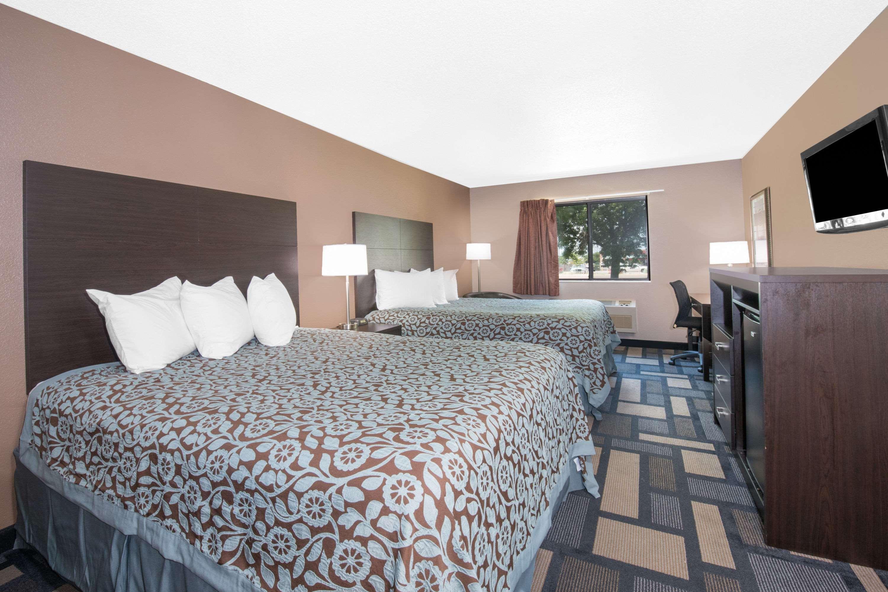Days Inn By Wyndham Watertown Bagian luar foto